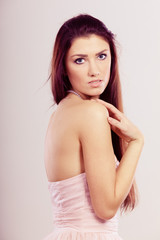 Obraz premium Brunette woman in bright dress