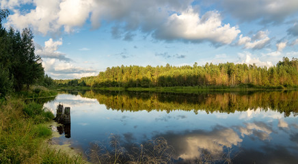 Панорама летнего вечернего пейзажа на Уральском...