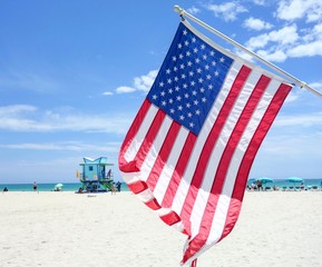 Stars and Stripes (Fahne der Vereinigten Staaten)  am Strand von Miama