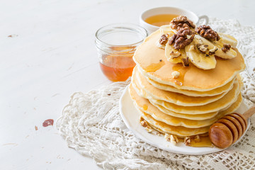 Pancakes with banana, nuts and honey