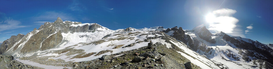 Fototapeta na wymiar Panorama of Alps mountains on expedition to Mont Blanc