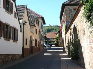 Burrweiler, Blick auf St. Anna Kapelle 097