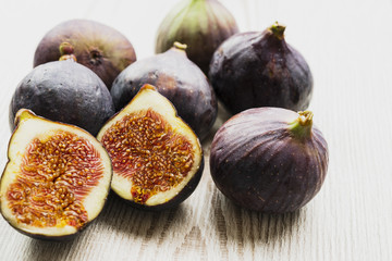 figs on the wooden table