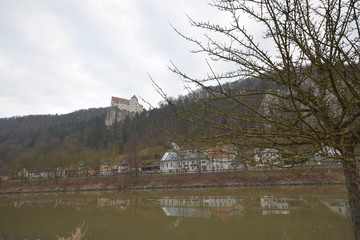 Donauland im Herbstlichen sonnenaufgang