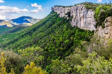 Fototapeta na wymiar Beautiful landscape, cliffs of the Collsacabra Mountains (Catalonia, Rupit, Spain)