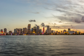 Fototapeta premium Miami city skyline panorama at dusk