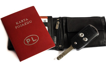 Karta pojazdu, portfel i kluczyk samochodowy. 