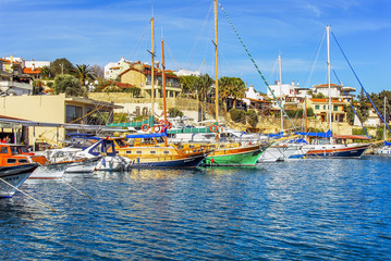 Obraz premium Izmir, Turkey, 10 December 2008: Sailboats and stone houses at Dalyan Cesme