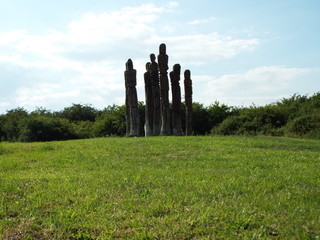 statues