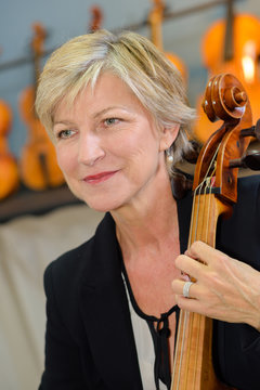 blocking the violin string
