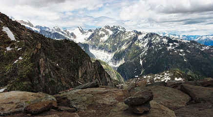 Fototapeta na wymiar Snowy mountain canyon with a glacier