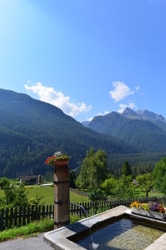 Blick von Rem&uuml;s (Ramosch) auf Val Sinestra im Unterangadin Kanton Grab&uuml;nden 