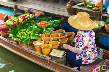 Badezimmer Foto Rückwand Floating market in Thailand © Sergii Figurnyi
