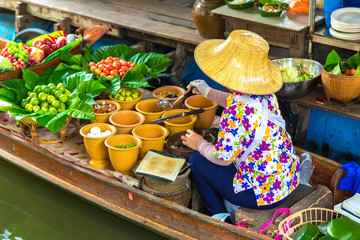 Fototapeta premium Floating market in Thailand