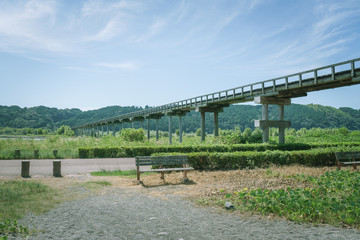 ベンチのある風景　蓬莱橋