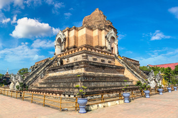 Fototapeta premium Wat Chedi Luang temple in Chiang Mai