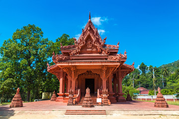 Naklejka premium Red Temple on Samui