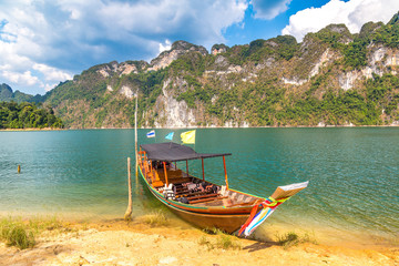 Obraz premium Cheow Lan lake in Thailand