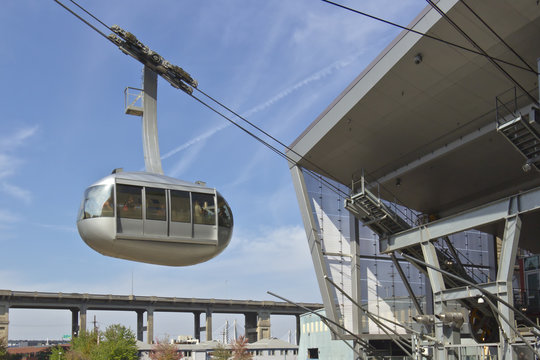 Aerial tram descending at the station Portland OR.