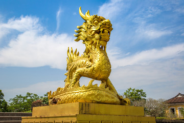 Obraz premium Golden dragon in Hue, Vietnam