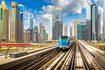 Obraz premium Dubai metro railway