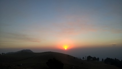 atardecer, cielo, nube, sol, amanecer, nube, naturaleza, paisaje, anaranjada, anochecer, montagna, alumbrado, anochecer, color, rojo, amarilla, verano, azul, luz solar, mar, madrugada, beldad, impresi