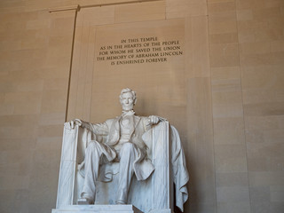 Lincoln Memorial and sculpture along with description