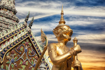 Fototapeta premium Golden Demon Guardian at Wat Phra Kaew