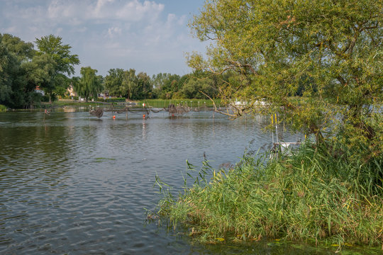 Die Havel bei Pritzerbe am Havelradweg  mit Fischernetzen