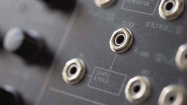 Analog synthesiser audio input