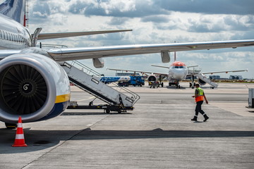 airplane wait take off