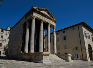 Tempel des Augustus, Pula