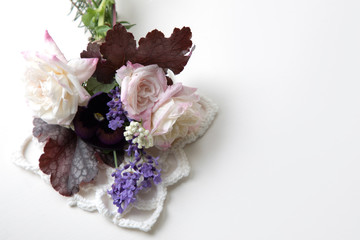 シックな色合いのバラのブーケ