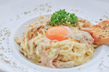 spaghetti with ham and mushroom or spaghetti carbonara
