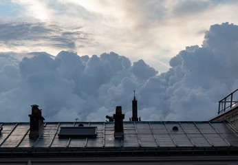 Nuages, toits, paris, menaçant