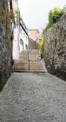 Treppen von Morilax,tür, haus, alt, holz, hölzern, architektur, eingang, bauwerk, wand, fenster, rot, zuhause, blau, abgeschlossen, front, jahrgang, altertümlich, piter, fassade, green