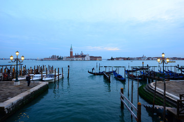 Fototapeta premium Venedig Abend Laterne Gondoliere San Giorgio Maggiore