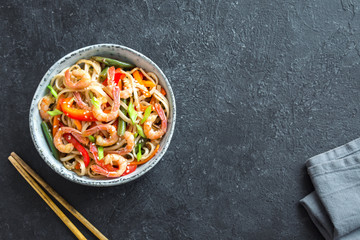 Stir fry with shrimps (prawns) and noodles
