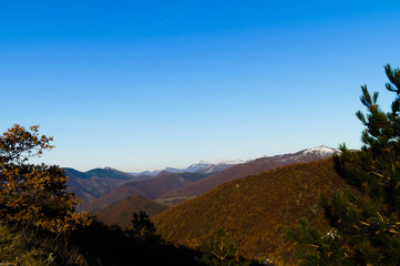Obraz premium Panorama nel parco turistico di monte Alago
