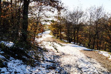 Neve sulla strada a Monte Alago