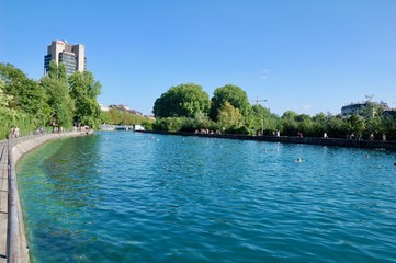 Fototapeta na wymiar Zurich river