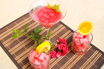 Photo of watermelon cocktails with roses.