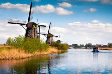 Naklejka premium Famous windmills in Kinderdijk museum in Holland.