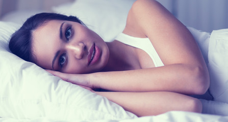 Obraz premium Pretty woman lying in bed