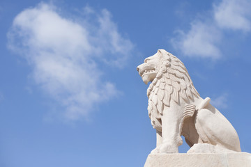 Obraz premium a large stone lion. 