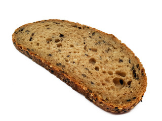 Gesundes Mehrkornbrot freigestellt auf weißem Hintergrund