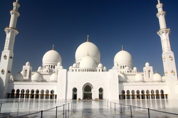 Fototapeta na wymiar Mosquée d'Abu Dhabi