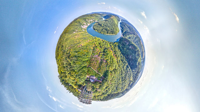 Saarland Saarschleife als Weltkugel als Luftaufnahme