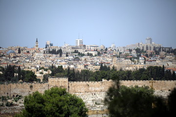 Fototapeta na wymiar view of the old city of Jerusalem in Israel with an olive mountain