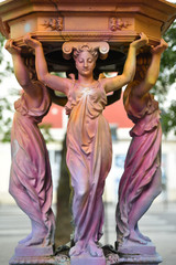 Fontaine à cariatides à Paris, France